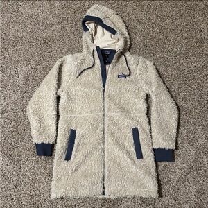 Patagonia Cream and Navy Fleece Jacket dusty mesa coat. Womens medium.